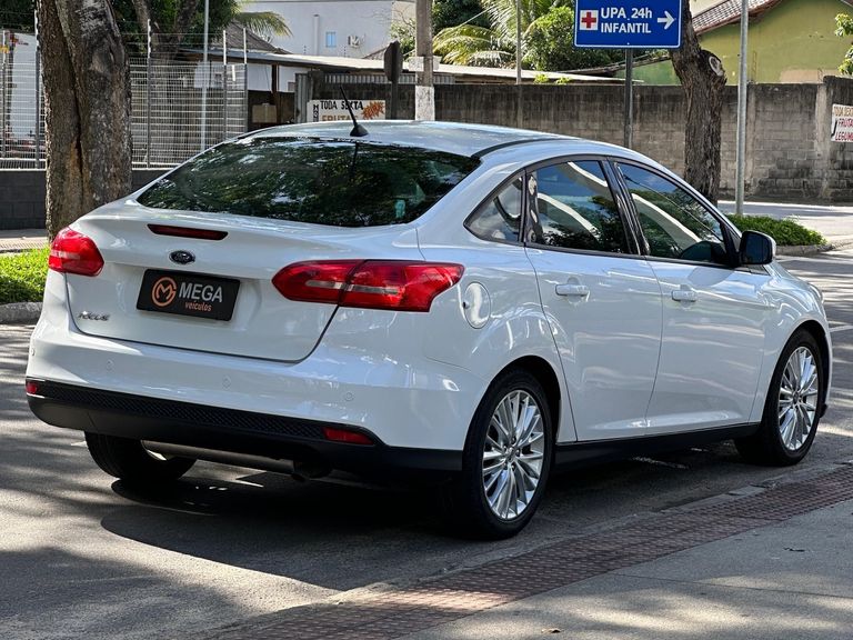 Ford Focus 2.0 16V/SE/SE Plus Flex 5p Aut.