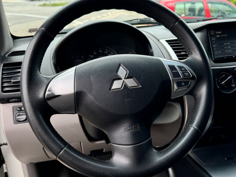 Mitsubishi Pajero DAKAR 3.2 4x4 T.I. Dies. 5p Aut.