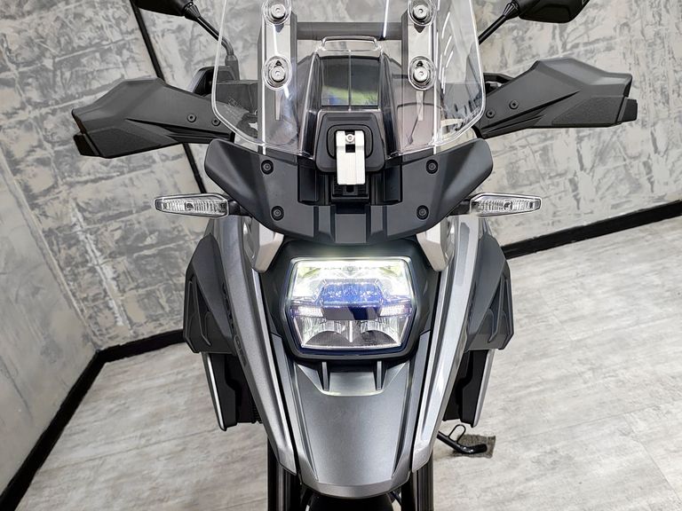 SUZUKI DL 1050 V-STROM 