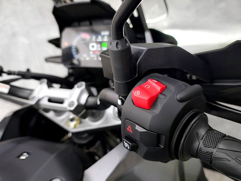 SUZUKI DL 1050 V-STROM 