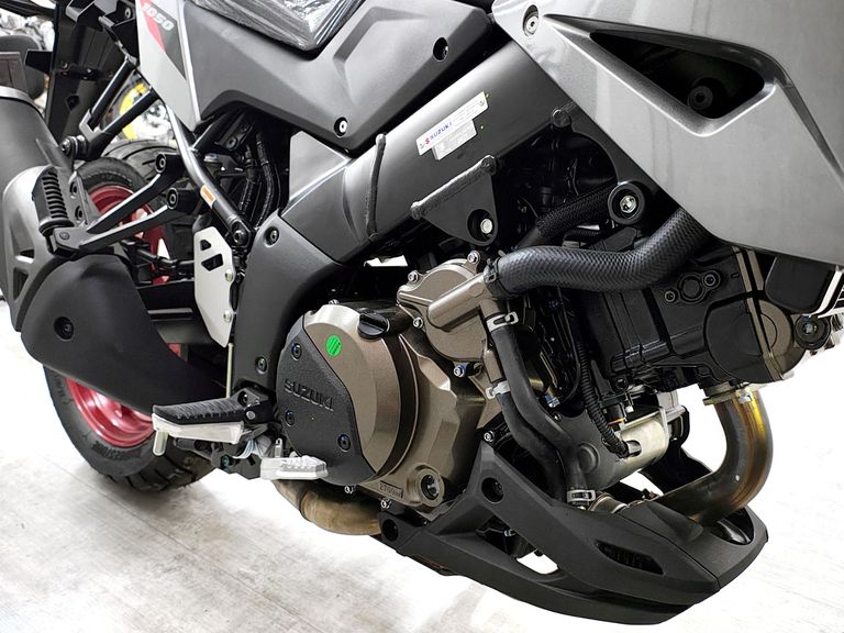 SUZUKI DL 1050 V-STROM 