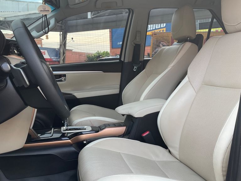 Toyota Hilux SW4 SRX Diamo. 4x4 2.8 TB Die Aut.