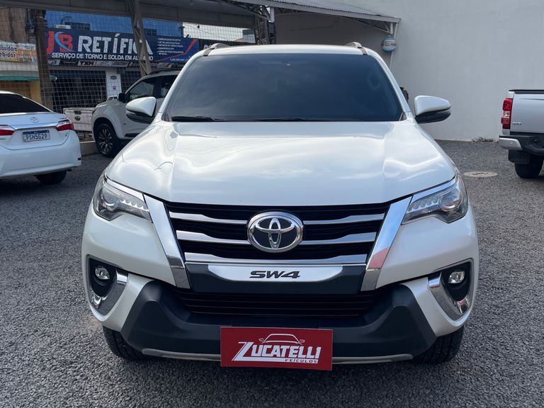 Toyota Hilux SW4 SRX Diamo. 4x4 2.8 TB Die Aut.