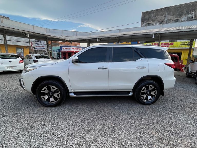 Toyota Hilux SW4 SRX Diamo. 4x4 2.8 TB Die Aut.