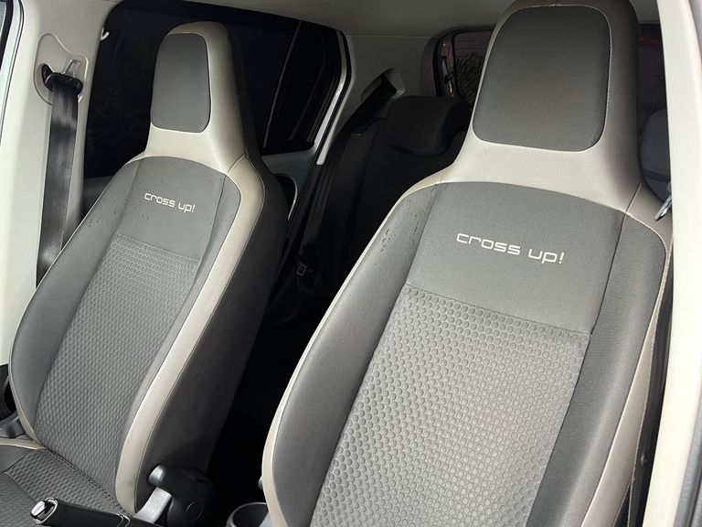 VolksWagen up! cross 1.0 TSI Total Flex 12V 5p