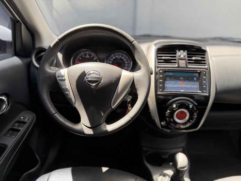 Nissan VERSA SL 1.6 16V FlexStart 4p Mec.