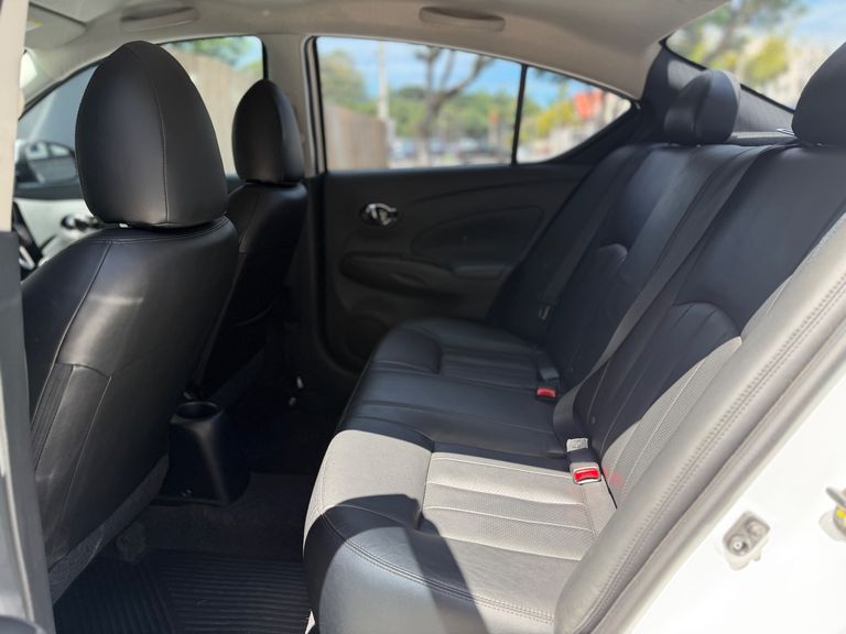 Nissan VERSA SL 1.6 16V FlexStart 4p Mec.