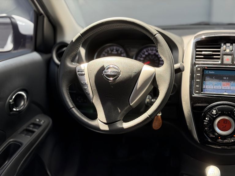 Nissan VERSA SL 1.6 16V FlexStart 4p Mec.