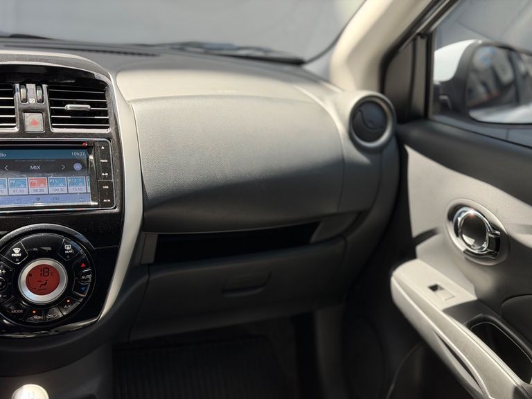 Nissan VERSA SL 1.6 16V FlexStart 4p Mec.