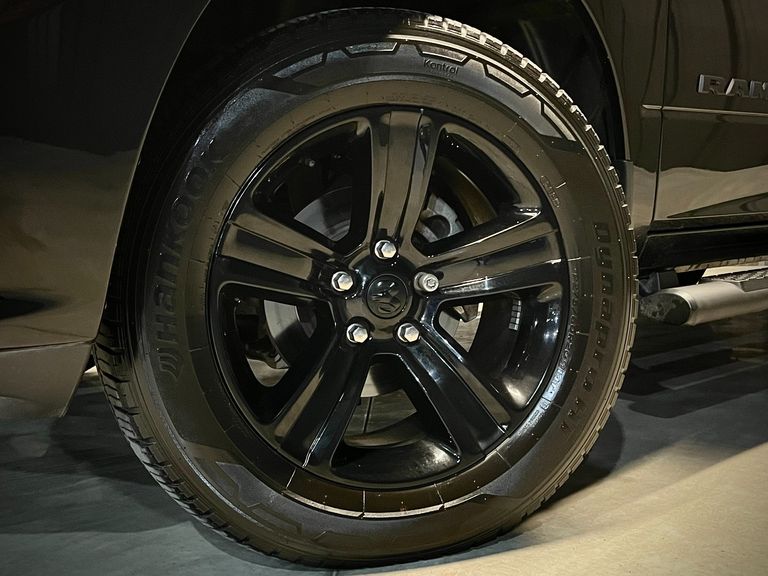 RAM CLASSIC LARAMIE NIGHT ED. 5.7 4X4 Aut.