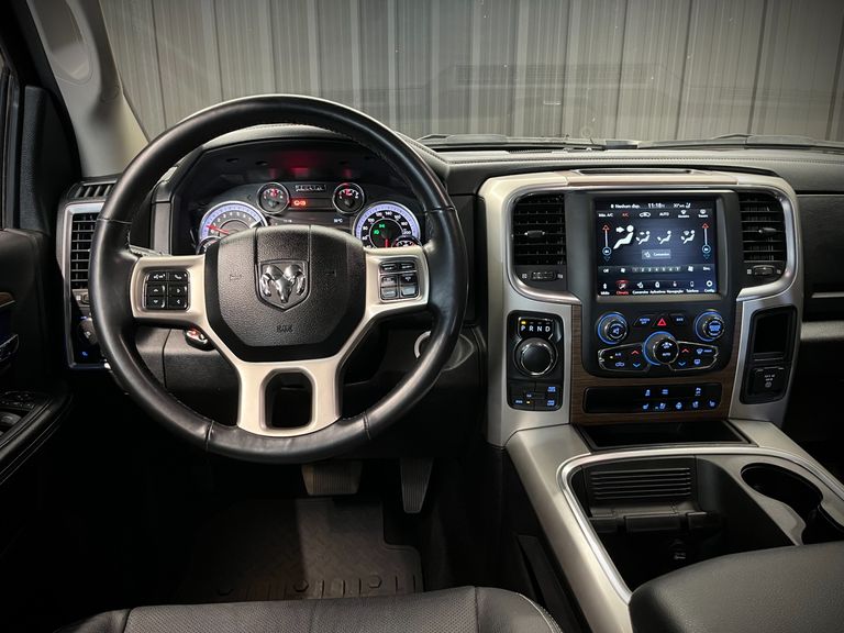 RAM CLASSIC LARAMIE NIGHT ED. 5.7 4X4 Aut.