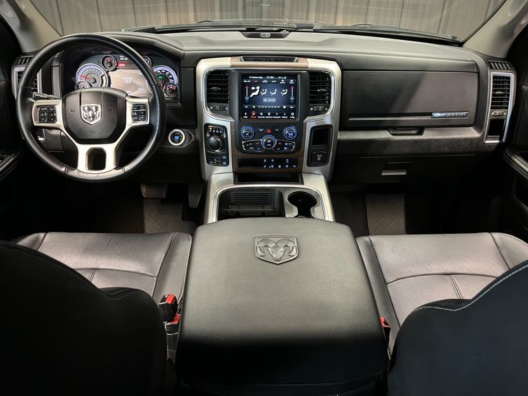 RAM CLASSIC LARAMIE NIGHT ED. 5.7 4X4 Aut.