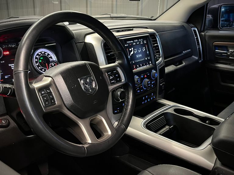 RAM CLASSIC LARAMIE NIGHT ED. 5.7 4X4 Aut.