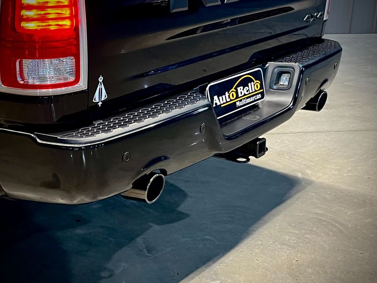 RAM CLASSIC LARAMIE NIGHT ED. 5.7 4X4 Aut.