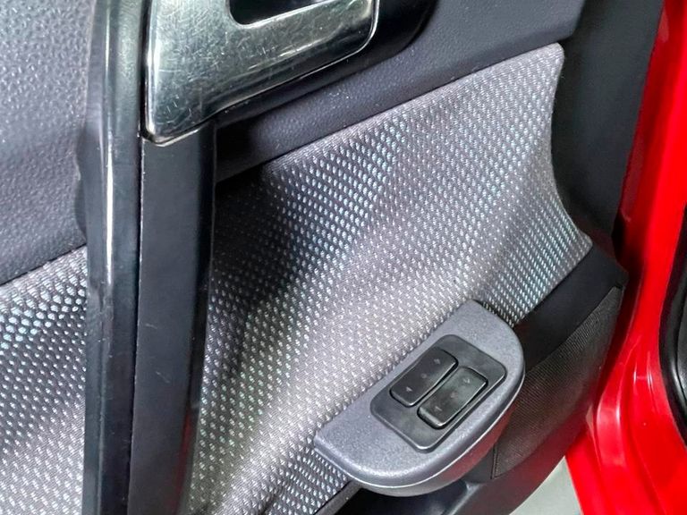 VolksWagen Polo Sedan 1.6 Mi Total Flex 8V 4p