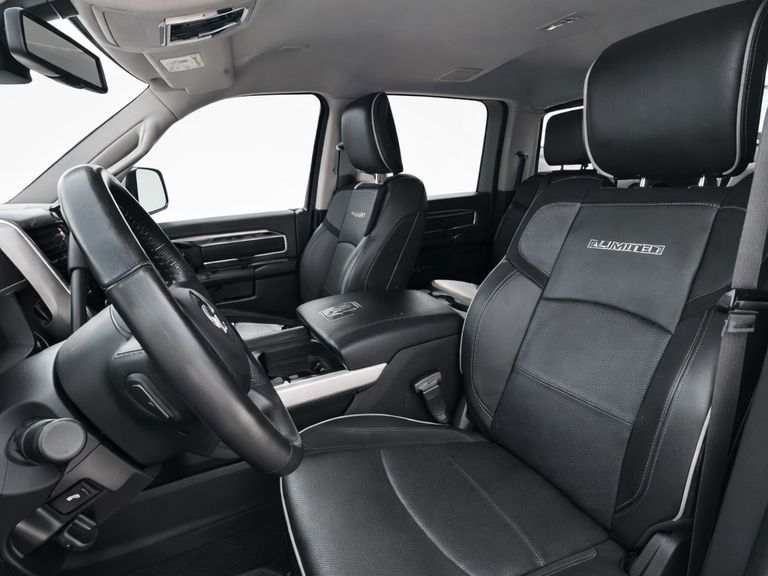 RAM 2500 LARAM. 6.7 NIGHT ED. TB CD 4x4 Die.