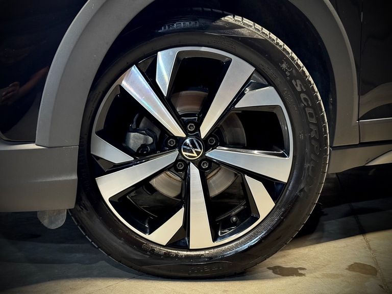 VolksWagen Nivus Highline 1.0 200 TSI Flex Aut.