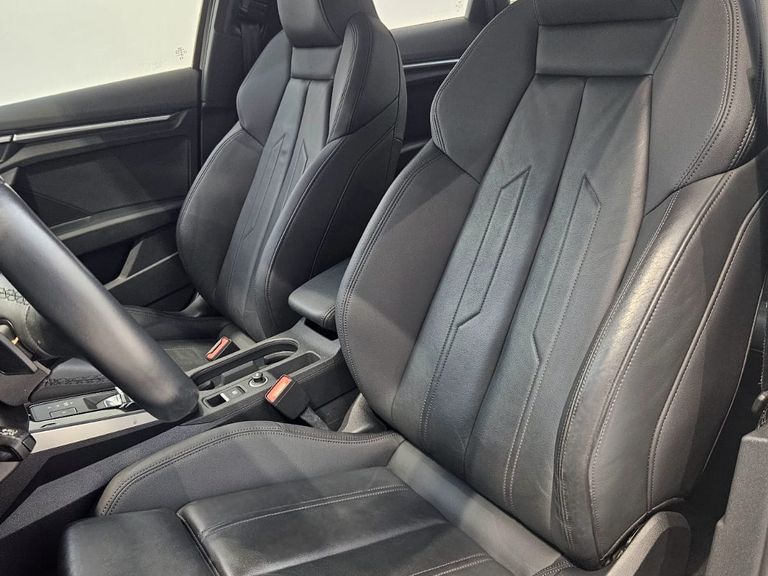 Audi A3 Sed.Perf. Black 2.0 TFSI S-tr. (Hib.)