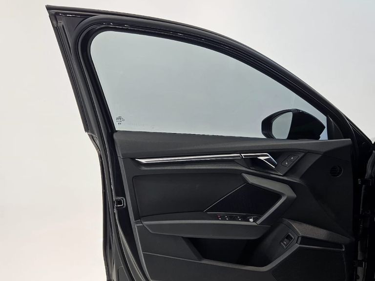 Audi A3 Sed.Perf. Black 2.0 TFSI S-tr. (Hib.)