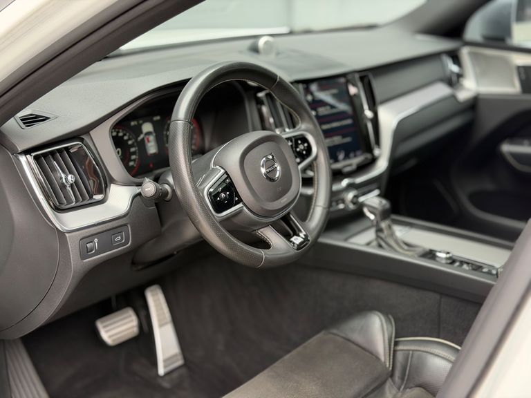 Volvo XC 60 T-5 R-DESIGN 2.0 AWD 5p