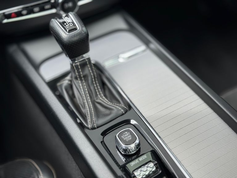 Volvo XC 60 T-5 R-DESIGN 2.0 AWD 5p