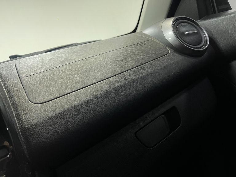 Renault KWID OUTSIDER 1.0 Flex 12V 5p Mec.