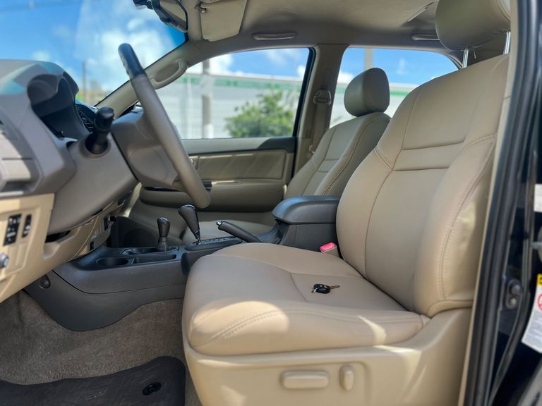 Toyota Hilux SW4 SRV D4-D 4x4 3.0 TDI Dies. Aut