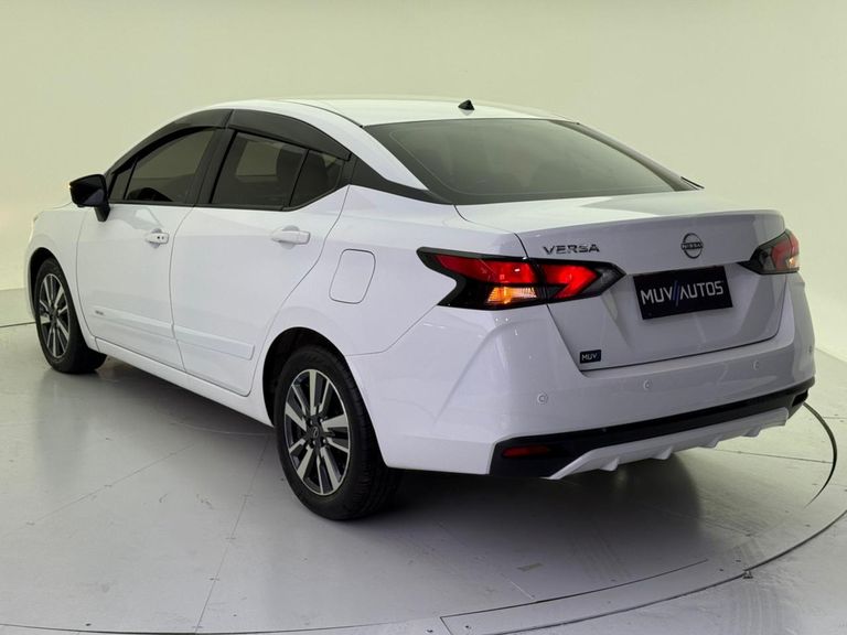 Nissan VERSA Advance 1.6 16V Flex Aut.