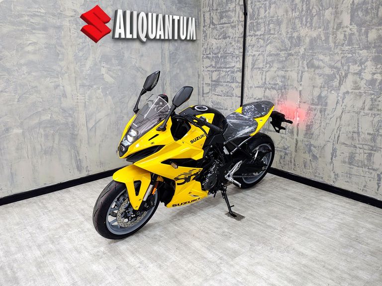 SUZUKI GSX-8R