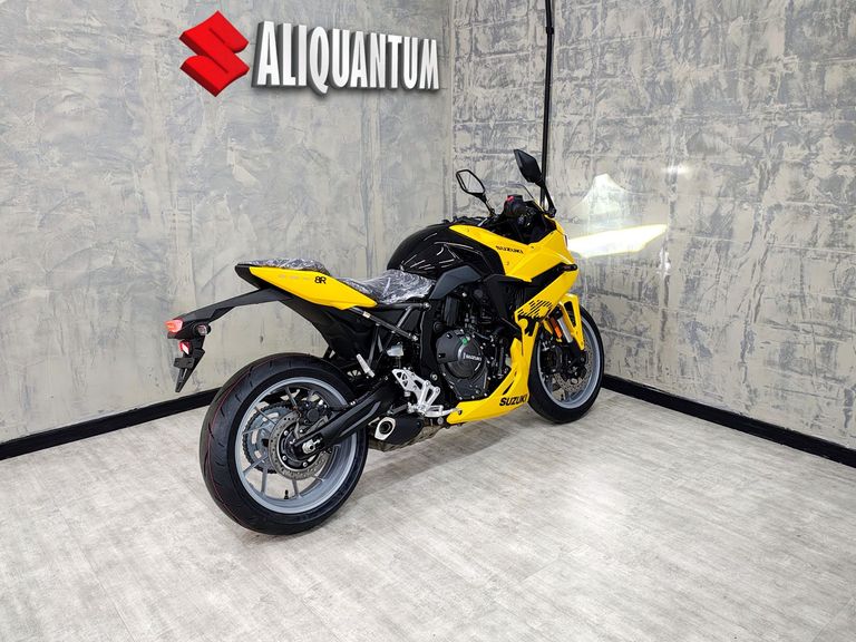 SUZUKI GSX-8R