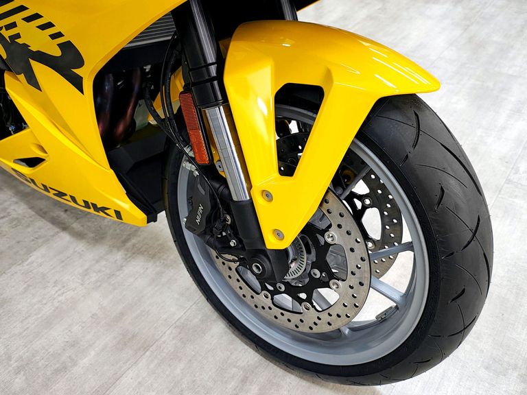 SUZUKI GSX-8R