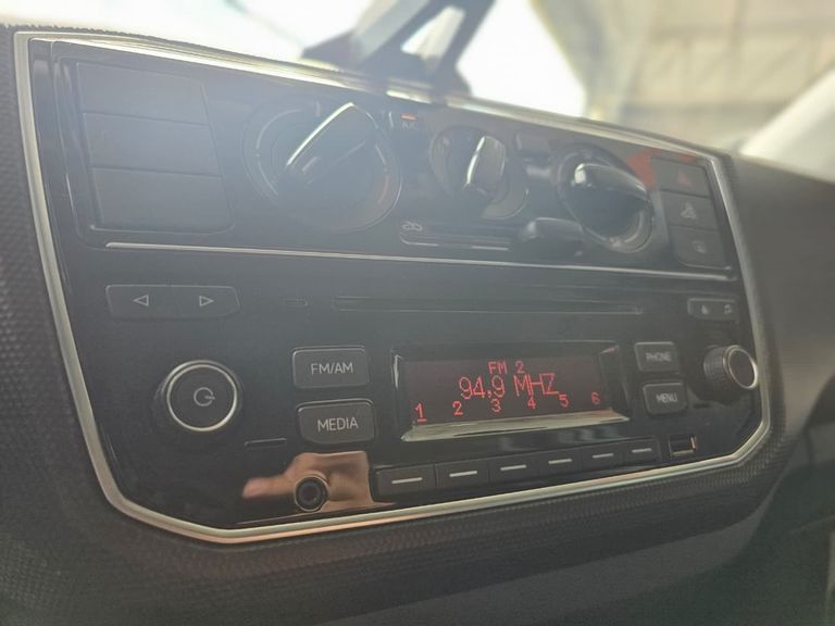 VolksWagen up! move 1.0 TSI Total Flex 12V 5p