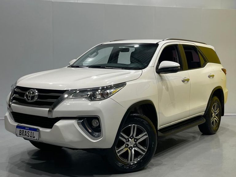 Toyota Hilux SW4 SR 4x2 2.7/ 2.7 Flex 16V Aut.