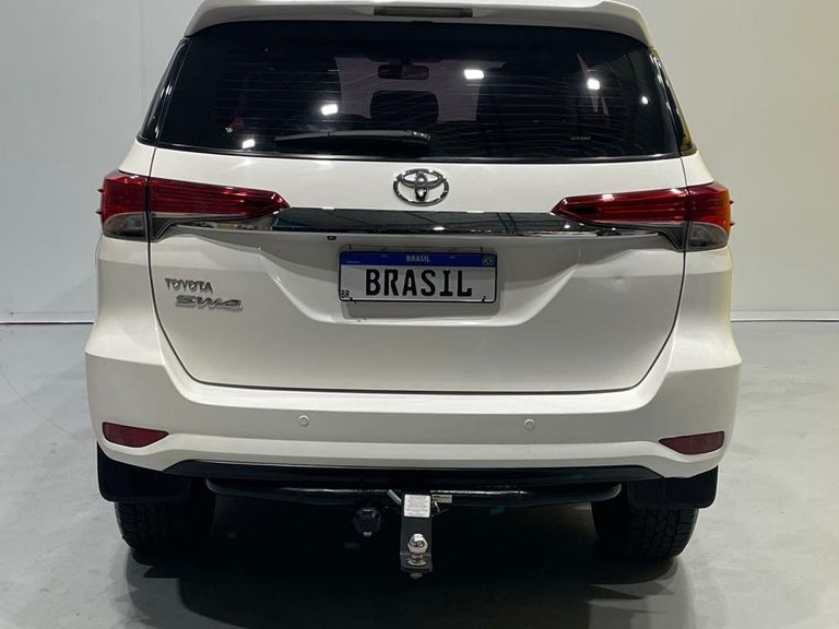 Toyota Hilux SW4 SR 4x2 2.7/ 2.7 Flex 16V Aut.