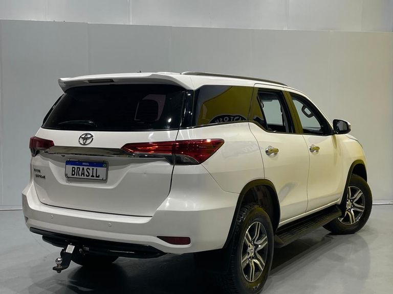 Toyota Hilux SW4 SR 4x2 2.7/ 2.7 Flex 16V Aut.