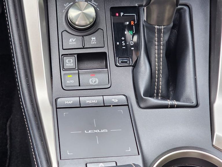 Lexus NX-300h Luxury 4x4 2.5 16V Aut. (Híb.)