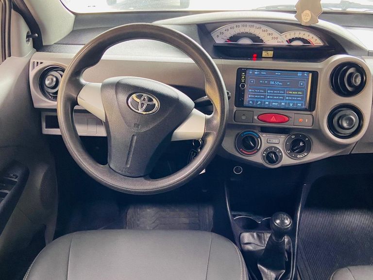 Toyota ETIOS XS Sedan1.5 Flex 16V 4p Mec.