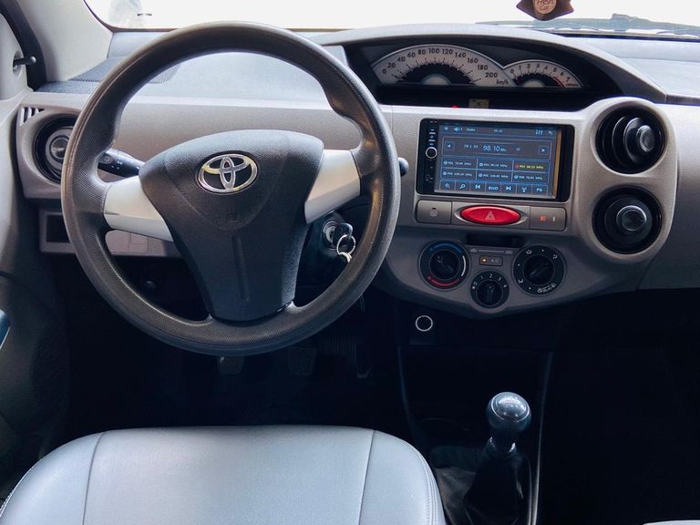 Toyota ETIOS XS Sedan1.5 Flex 16V 4p Mec.