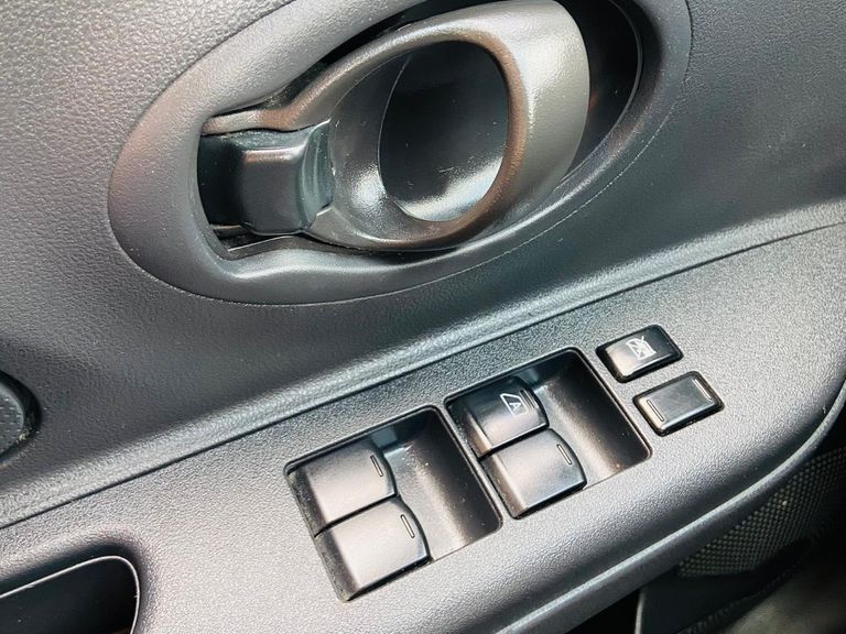 Nissan MARCH S 1.0 12V Flex 5p