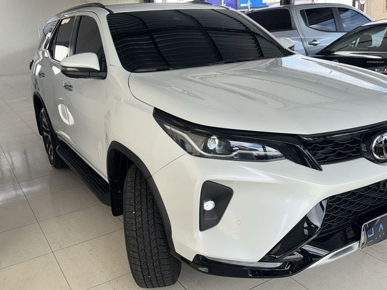 Toyota Hilux SW4 SRX Plat. 4x4 2.8 TB Die. Aut.