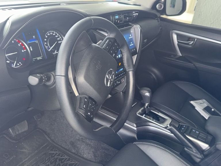 Toyota Hilux SW4 SRX Plat. 4x4 2.8 TB Die. Aut.