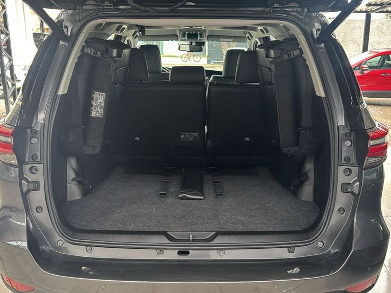 Toyota Hilux SW4 SRX 4x4 2.8 TDI 16V Dies. Aut.