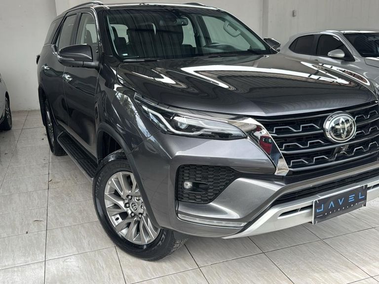 Toyota Hilux SW4 SRX 4x4 2.8 TDI 16V Dies. Aut.