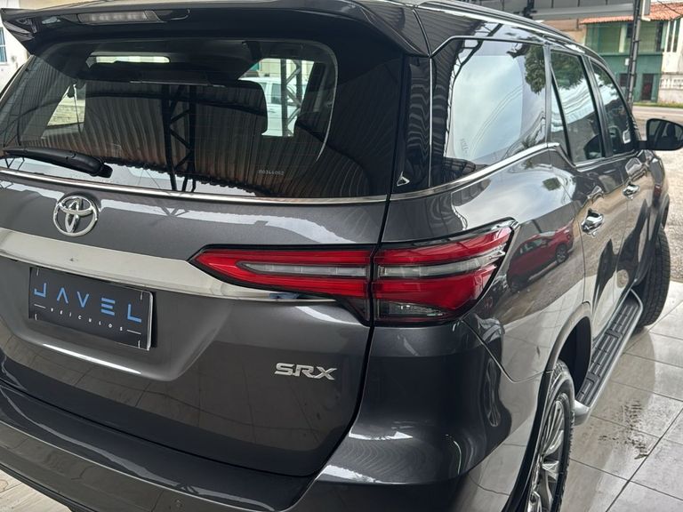 Toyota Hilux SW4 SRX 4x4 2.8 TDI 16V Dies. Aut.