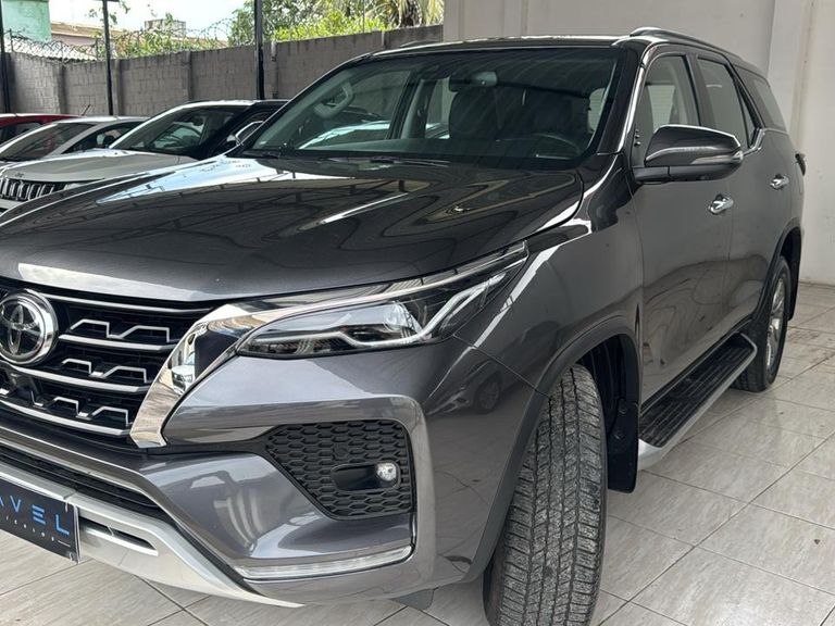 Toyota Hilux SW4 SRX 4x4 2.8 TDI 16V Dies. Aut.