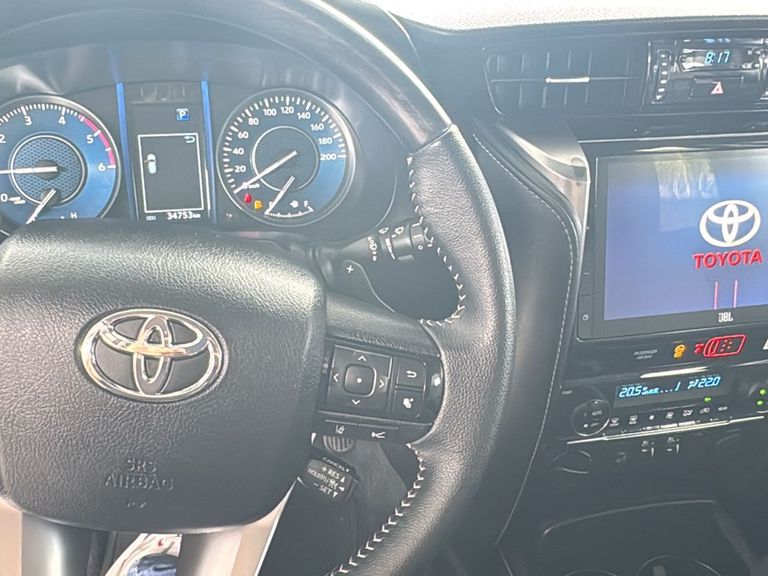 Toyota Hilux SW4 SRX 4x4 2.8 TDI 16V Dies. Aut.