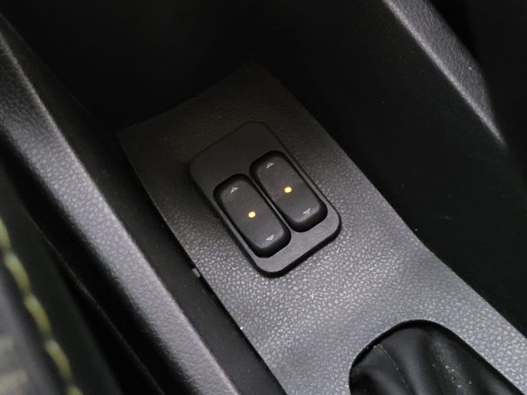 Renault KWID OUTSIDER 1.0 Flex 12V 5p Mec.