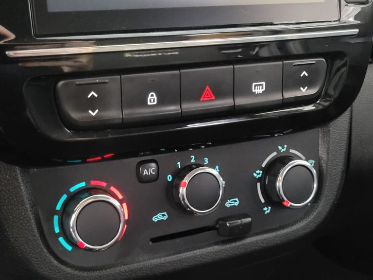 Renault KWID OUTSIDER 1.0 Flex 12V 5p Mec.