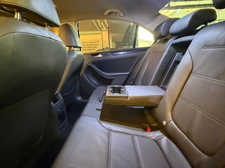 VolksWagen JETTA Comfortline 2.0 T.Flex 8V 4p Tipt.