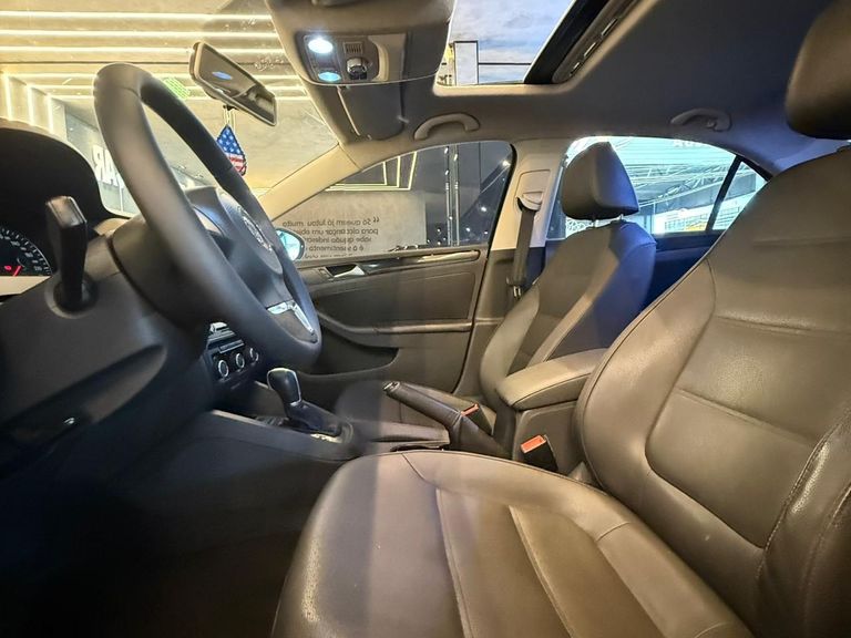 VolksWagen JETTA Comfortline 2.0 T.Flex 8V 4p Tipt.